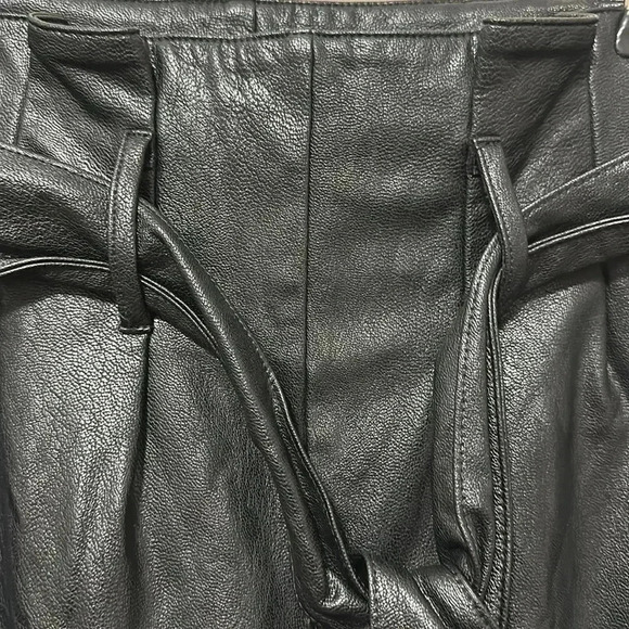 Commando - Picture 4 of 7